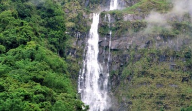 豪雨後限定美景!台灣第一高瀑「蛟龍瀑布」壯觀現身